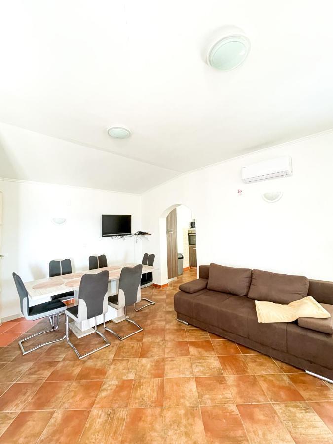 Beautiful Secluded Area Near Novalja Vacation House With Pool And Sea View Villa Lara מראה חיצוני תמונה