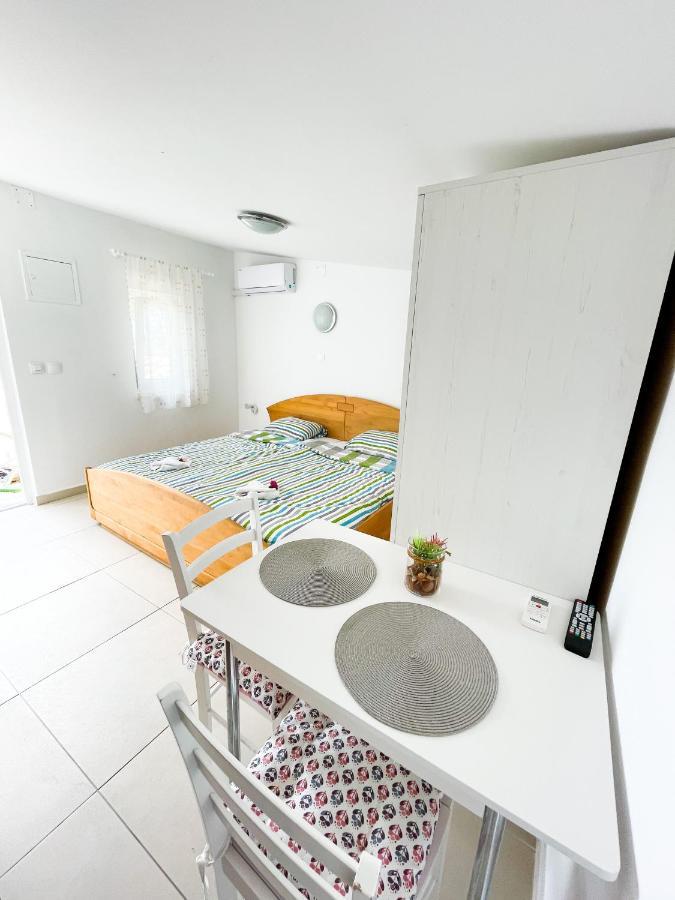 Beautiful Secluded Area Near Novalja Vacation House With Pool And Sea View Villa Lara מראה חיצוני תמונה