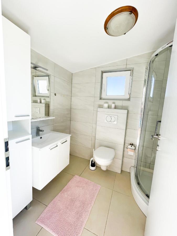 Beautiful Secluded Area Near Novalja Vacation House With Pool And Sea View Villa Lara מראה חיצוני תמונה